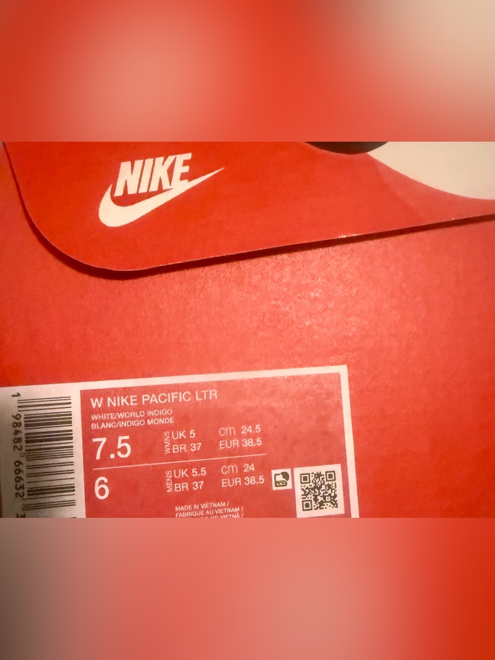 Nike Women White Low-Top Lace-Up Sneakers - Picture 2 of 3